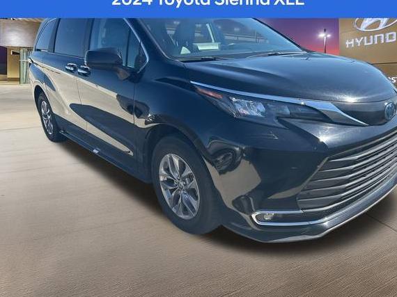 TOYOTA SIENNA 2024 5TDYRKEC9RS188969 image