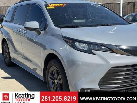 TOYOTA SIENNA 2024 5TDCSKFC2RS121904 image