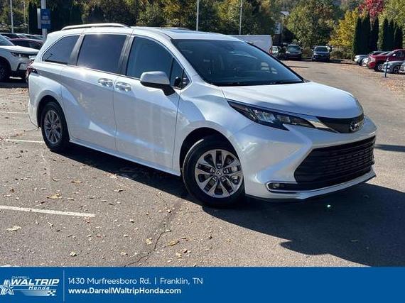 TOYOTA SIENNA 2024 5TDJRKEC5RS193877 image