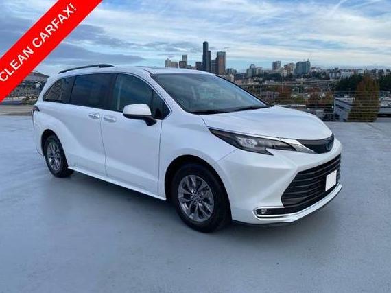 TOYOTA SIENNA 2024 5TDYRKEC6RS193255 image