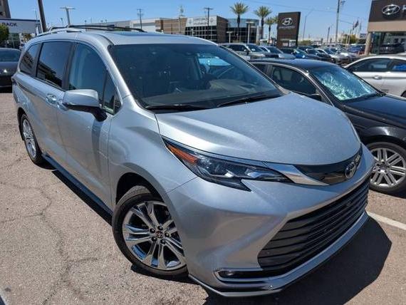 TOYOTA SIENNA 2024 5TDERKEC8RS211869 image