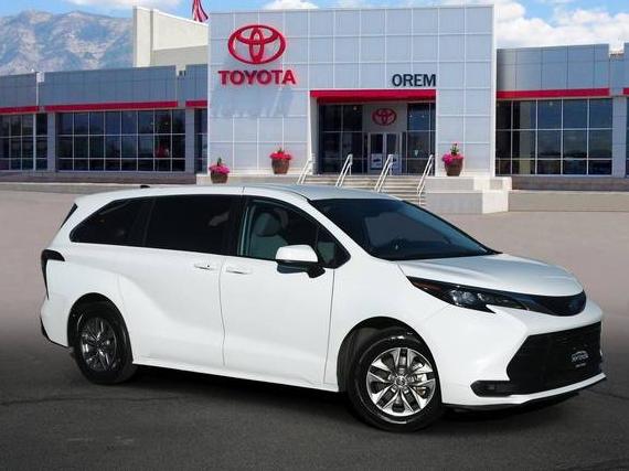 TOYOTA SIENNA 2024 5TDKRKEC0RS193919 image