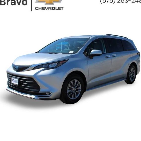 TOYOTA SIENNA 2024 5TDYRKEC8RS195153 image