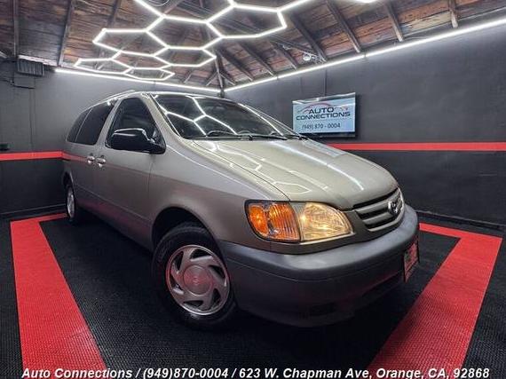 TOYOTA SIENNA 2002 4T3ZF13CX2U457141 image