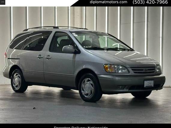 TOYOTA SIENNA 2002 4T3ZF13C72U449949 image