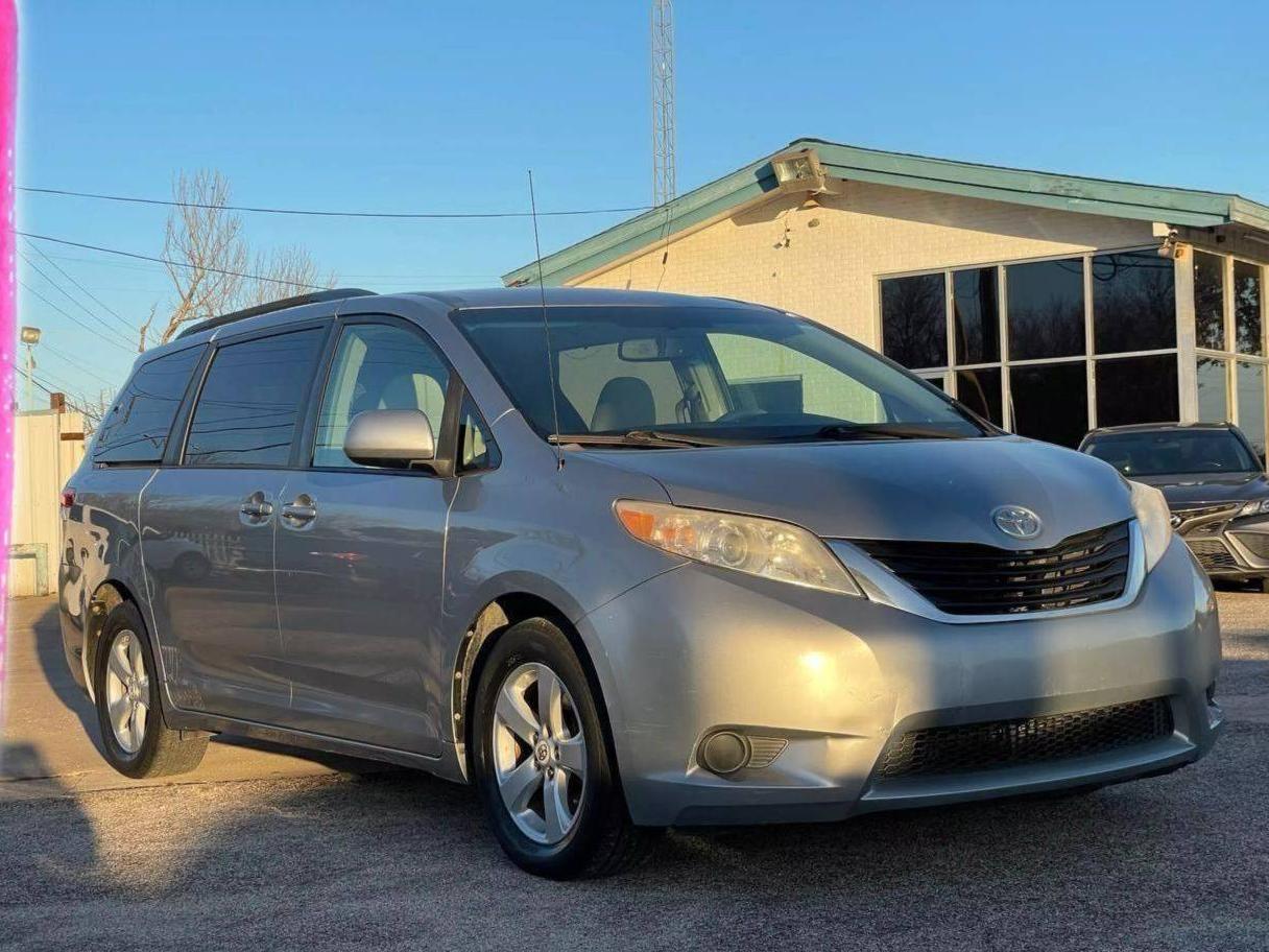 TOYOTA SIENNA 2011 5TDKK3DC1BS052942 image