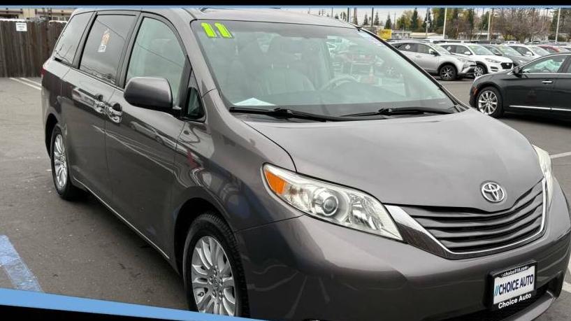 TOYOTA SIENNA 2011 5TDYK3DC3BS144502 image