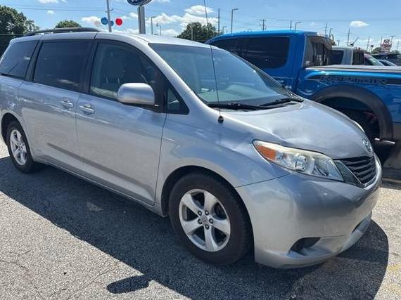 TOYOTA SIENNA 2011 5TDKK3DC2BS120360 image