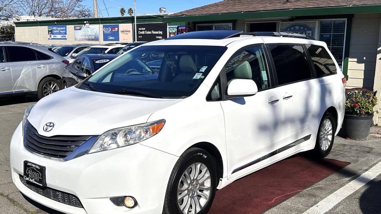 TOYOTA SIENNA 2011 5TDYK3DC1BS158138 image