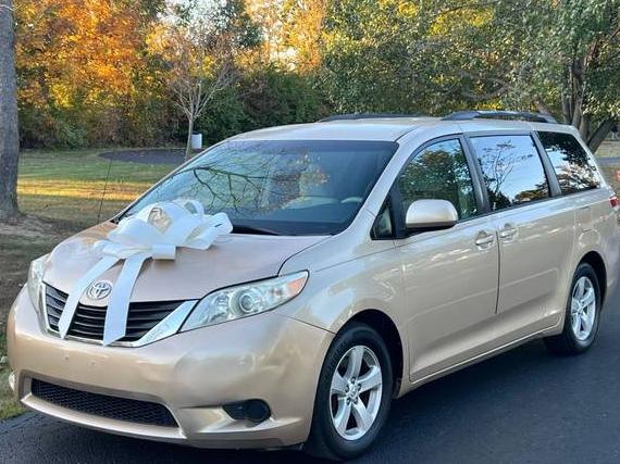 TOYOTA SIENNA 2011 5TDKK3DC2BS015365 image