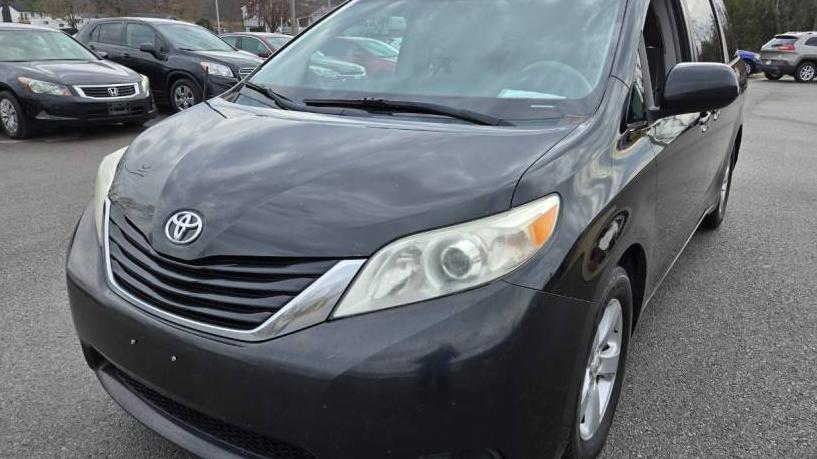 TOYOTA SIENNA 2011 5TDKK3DC2BS140608 image