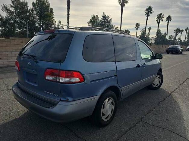 TOYOTA SIENNA 2003 4T3ZF13C83U536972 image