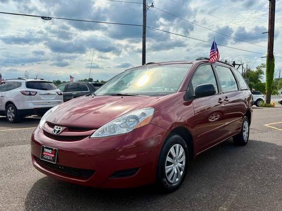 TOYOTA SIENNA 2010 5TDKK4CC5AS316184 image