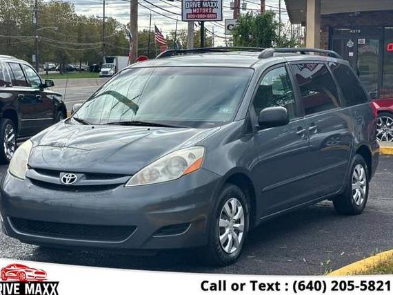 TOYOTA SIENNA 2010 5TDKK4CC8AS312372 image