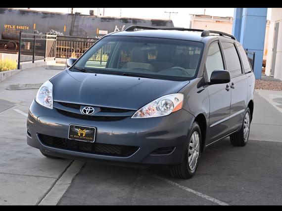 TOYOTA SIENNA 2010 5TDKK4CC0AS304511 image