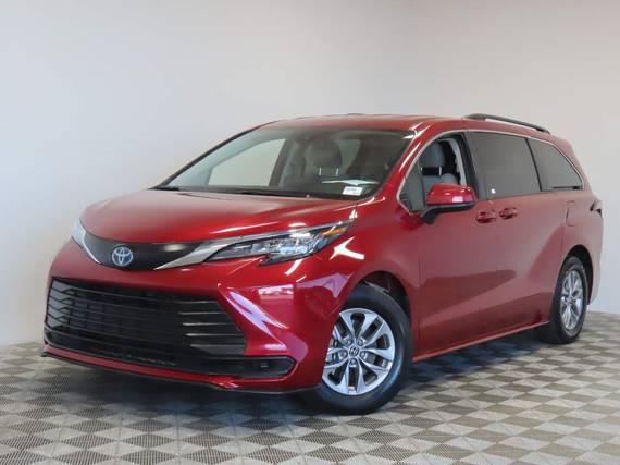 TOYOTA SIENNA 2022 5TDKRKEC4NS125097 image