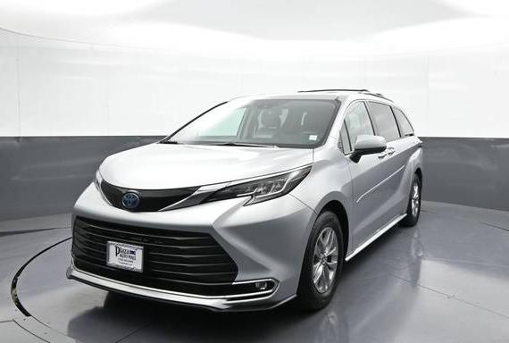 TOYOTA SIENNA 2022 5TDJRKEC3NS121702 image