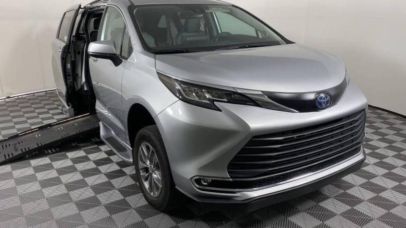 TOYOTA SIENNA 2022 5TDJRKEC3NS128844 image