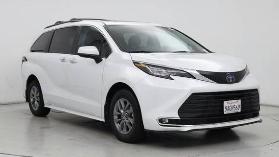 TOYOTA SIENNA 2022 5TDJRKEC8NS107228 image