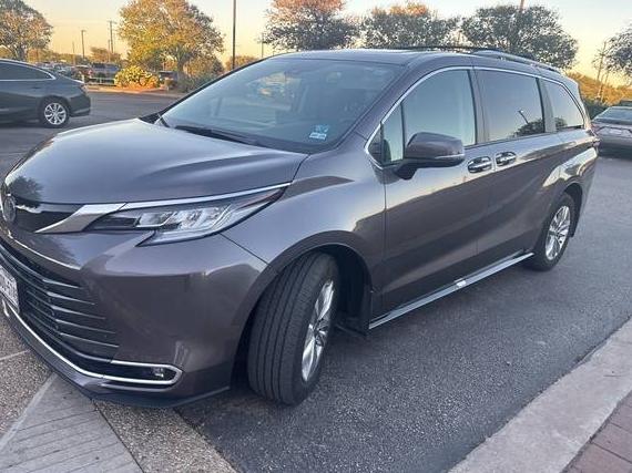 TOYOTA SIENNA 2022 5TDZRKEC0NS124866 image