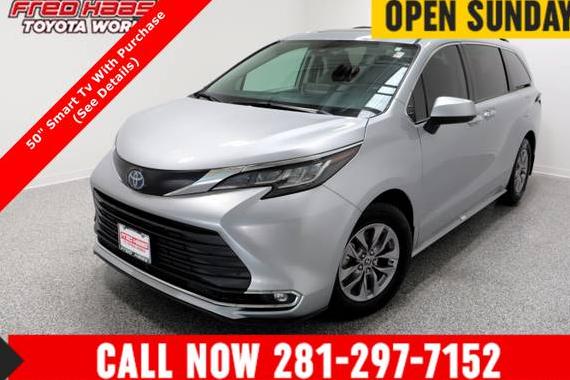 TOYOTA SIENNA 2022 5TDYRKECXNS097686 image