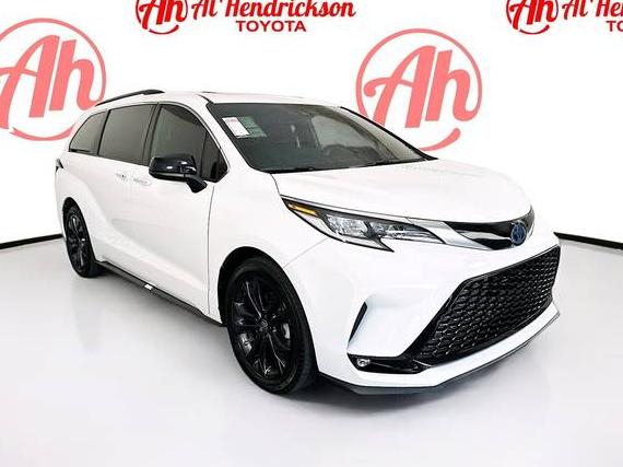 TOYOTA SIENNA 2022 5TDXRKEC7NS117257 image