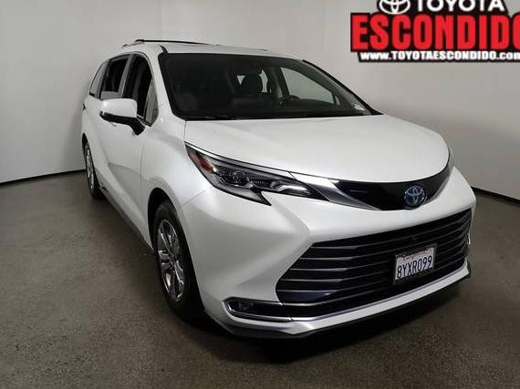 TOYOTA SIENNA 2022 5TDESKFC6NS042545 image