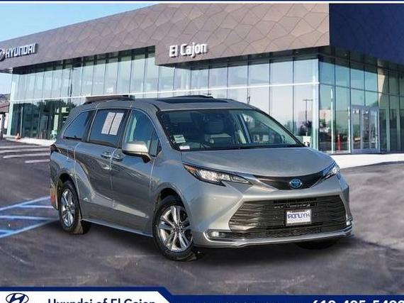 TOYOTA SIENNA 2022 5TDJRKEC0NS111094 image