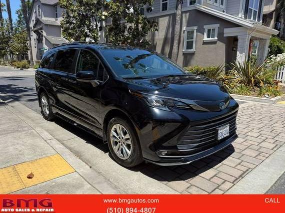 TOYOTA SIENNA 2022 5TDASKFC8NS054548 image