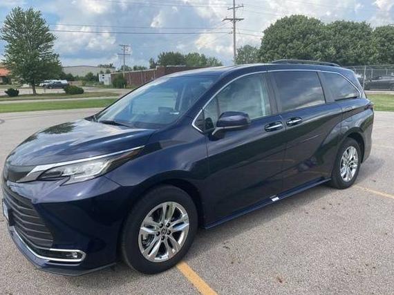 TOYOTA SIENNA 2022 5TDJRKEC1NS136053 image