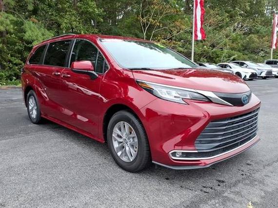 TOYOTA SIENNA 2022 5TDYRKECXNS084999 image