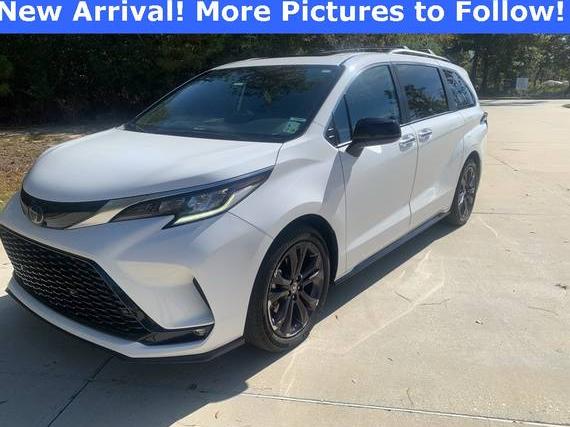 TOYOTA SIENNA 2022 5TDDRKEC6NS078406 image