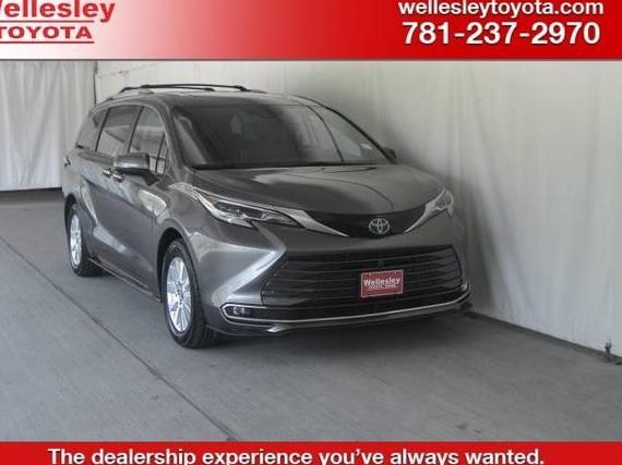 TOYOTA SIENNA 2022 5TDESKFCXNS045660 image