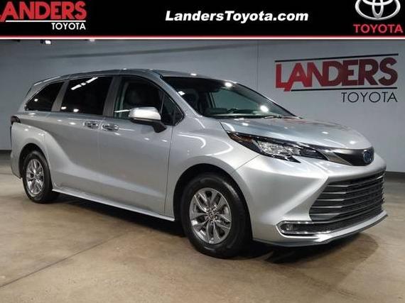 TOYOTA SIENNA 2022 5TDYSKFC0NS071925 image