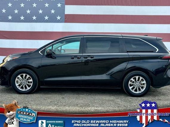 TOYOTA SIENNA 2022 5TDKRKEC8NS117620 image