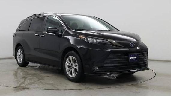 TOYOTA SIENNA 2022 5TDASKFC2NS040922 image