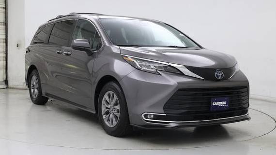 TOYOTA SIENNA 2022 5TDYSKFC0NS042912 image