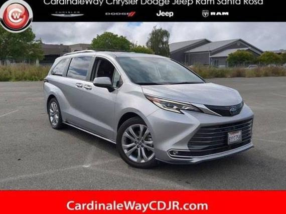 TOYOTA SIENNA 2022 5TDERKEC1NS086479 image