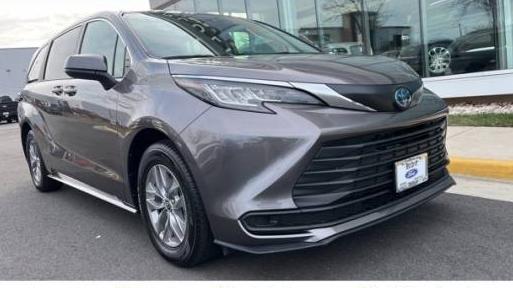 TOYOTA SIENNA 2022 5TDKRKEC4NS113175 image