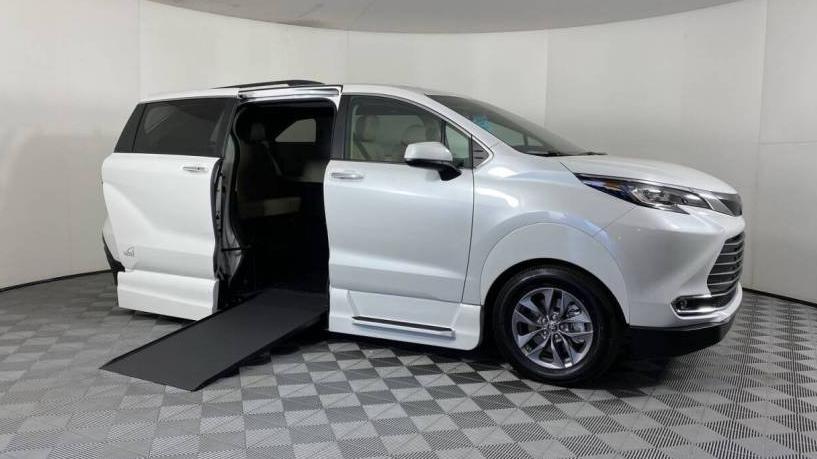 TOYOTA SIENNA 2022 5TDJSKFC2NS042055 image