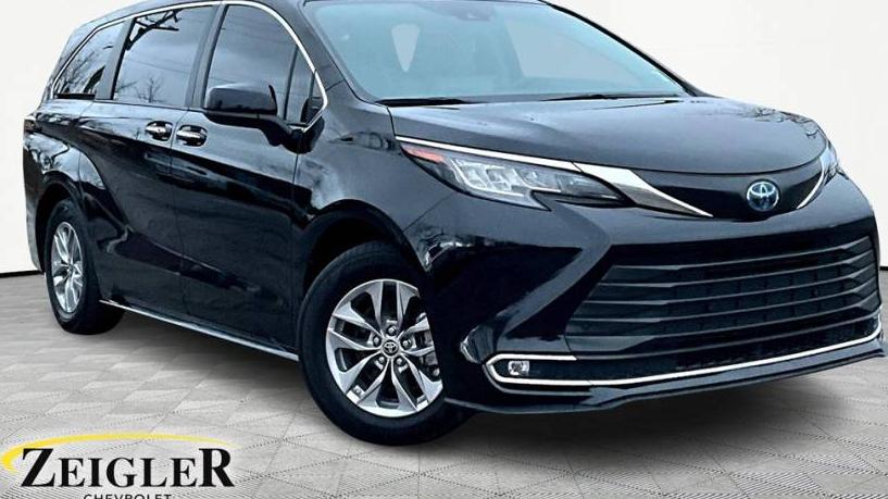 TOYOTA SIENNA 2022 5TDYRKEC0NS121171 image