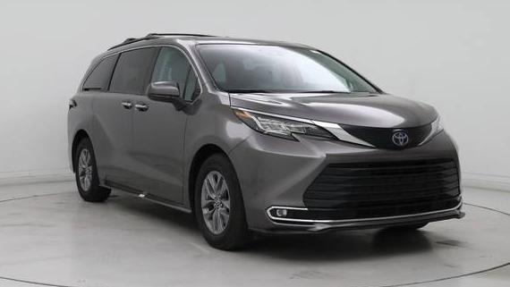 TOYOTA SIENNA 2022 5TDJRKEC9NS117007 image