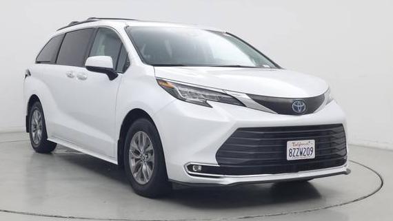 TOYOTA SIENNA 2022 5TDJRKEC4NS102351 image