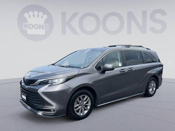 TOYOTA SIENNA 2022 5TDJRKEC7NS095296 image