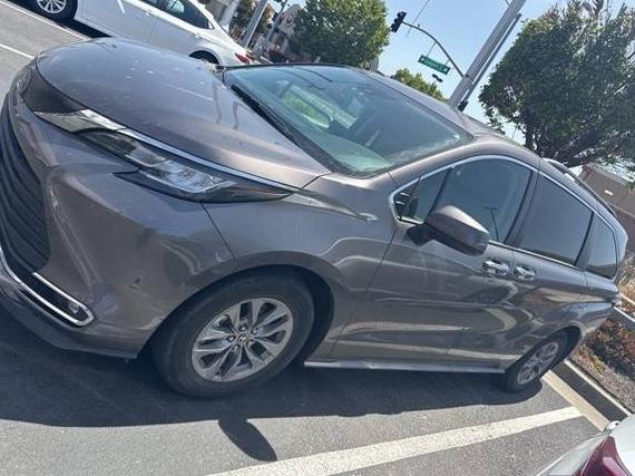 TOYOTA SIENNA 2022 5TDYSKFC6NS060721 image