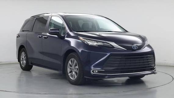 TOYOTA SIENNA 2022 5TDYSKFC2NS061669 image
