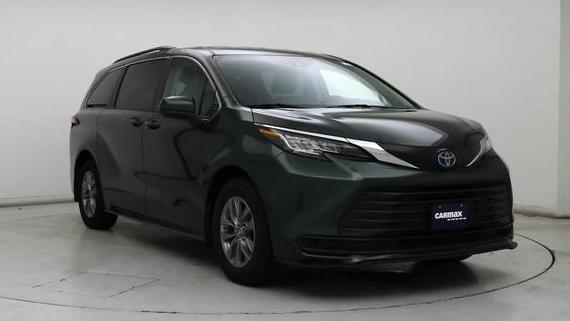 TOYOTA SIENNA 2022 5TDKSKFC3NS069592 image