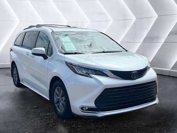 TOYOTA SIENNA 2022 5TDYSKFC9NS056162 image