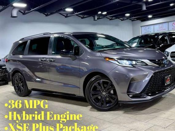 TOYOTA SIENNA 2022 5TDDRKEC3NS114441 image