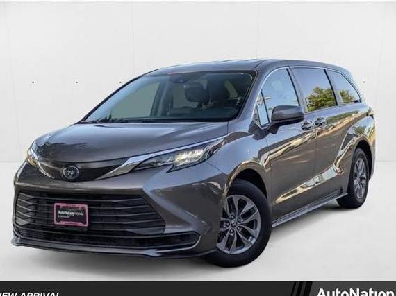 TOYOTA SIENNA 2022 5TDKRKEC2NS116589 image